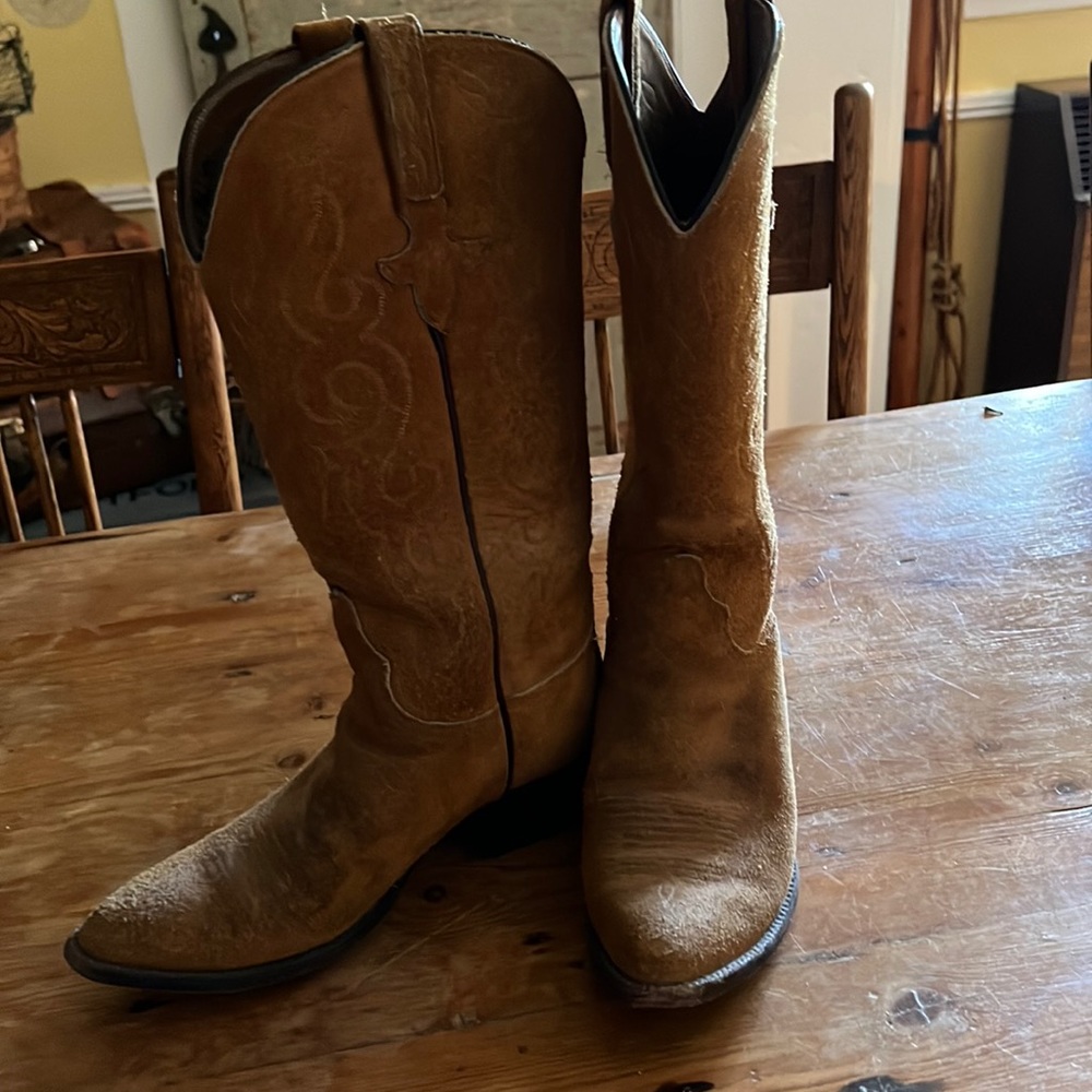 Lucchese light brown suede cowboy/girl boots. Womens size 6/6/12